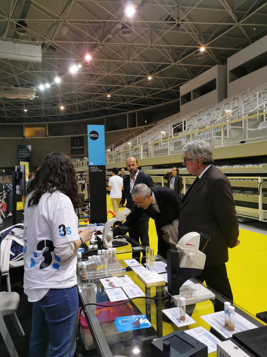 i3S_UPorto's tweet photo. Did you manage to go to #MostraUP &amp; stop by our stand? If not, you missed a ton of fun🙃
Thank you, thank you, thank you (once isn't enough) to all our volunteers. You are the perfect embodiment of what #i3S is about: great science and great people🫶 
#scienceoutreach #SciComm https://t.co/SBDBo2rFHD