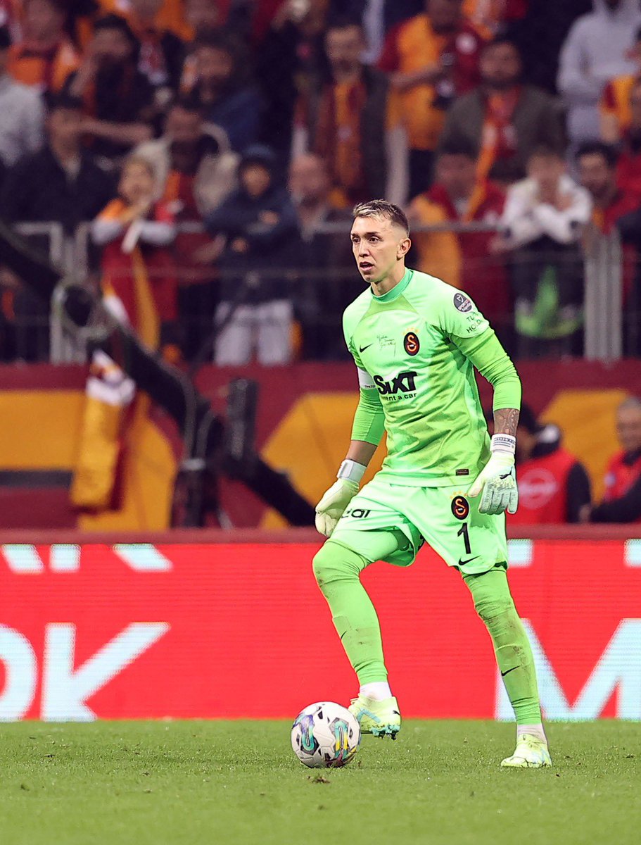 GalatasaraySK's tweet photo. 🫶 https://t.co/bWGJj6Q22m