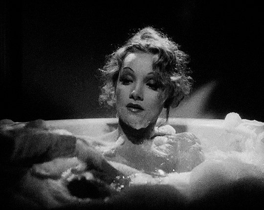 FabioMatteuzzi's tweet photo. #MarleneDietrich in #KnightWithoutArmor (1937) dir. #JacquesFeyder #Cinema @FilmTVLegends https://t.co/mCugEyyzpO