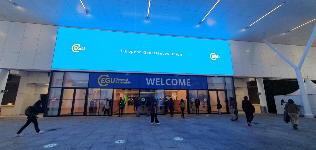 After a great weekend of Box lacrosse in Prague I'm excited to attend my first EGU in Vienna! #EGU23 @EGU_Seismo #DIASDiscovers
