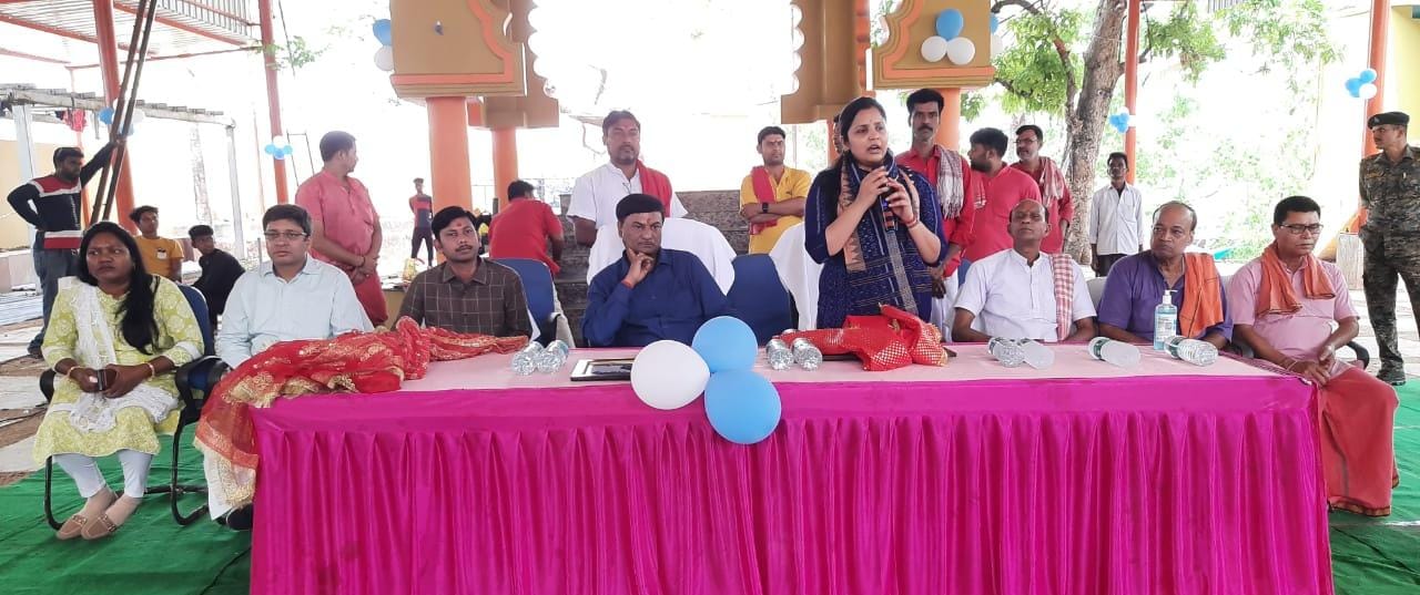 रजरप्पा मां छिन्नमस्तिका सिद्ध पीठ परिसर में बने यात्री शेड का DC ने किया उद्घाटन-DC inaugurated the passenger shed built in Rajrappa Maa Chinnamastika Siddha Peeth complex