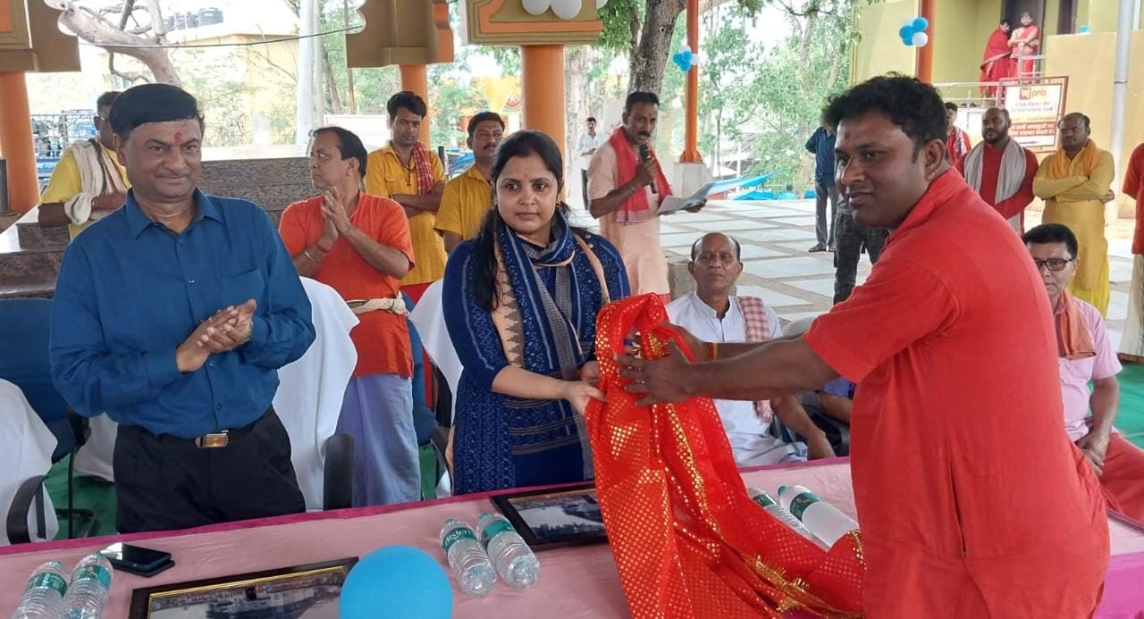 रजरप्पा मां छिन्नमस्तिका सिद्ध पीठ परिसर में बने यात्री शेड का DC ने किया उद्घाटन-DC inaugurated the passenger shed built in Rajrappa Maa Chinnamastika Siddha Peeth complex