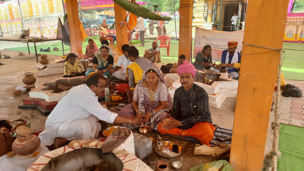 भगवान परशुराम जी के जन्मोत्सव के उपलक्ष्य में 4दिवसीय विप्र फाउंडेशन बाँसवाड़ा एवं सर्व समाज द्वारा भव्य,दिव्य पंच कुण्डीय श्री विष्णुयाग एवं धर्मसभा का आयोजन ।। <a href="/RajasthanVipra/">Vipra Foundation Rajasthan Official Account</a> <a href="/followsushil/">Sushil Ojha</a> <a href="/DharmNarayanUdr/">Dharm Narayan Joshi</a> <a href="/cpjoshiBJP/">C. P. Joshi</a>