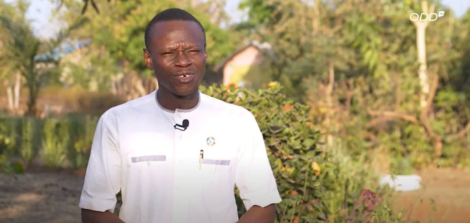youth_yilaa's tweet photo. On #EarthDay2023, @oddtvlive interviewed #YILAA's Director, Innocent Antoine HOUEDJI.
Watch the interview: https://t.co/acthxI0hk2 https://t.co/83nChJ4mIN