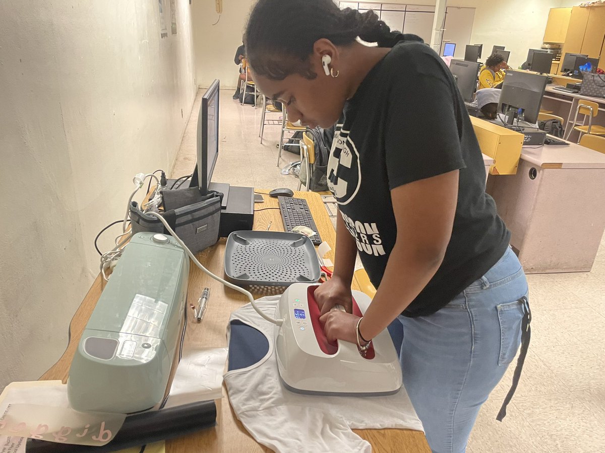 TeamDFlores's tweet photo. Provide the student(s) with tools to expand their skill set!
@cricut @lisagarcia_lisa @VernattaLee @CTEMiami @miamiedisonsr @MDCPSCentral @MjLewis13
#BookDGF #GetRightOrGetLeft #EduFloInc #ShirtMaking #DigitalDesign https://t.co/bc9VfzsulQ