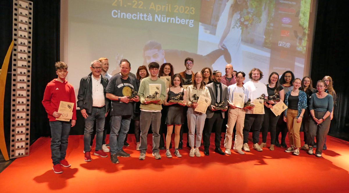 JuFiFe's tweet photo. Herzlichen Glückwunsch allen Preisträger*innen beim 35. Mittelfränkischen Jugendfilmfestival!
Unter https://t.co/CZoW6JpKNl gibt es schon jetzt alle Infos über die Gewinnerfilme und die Jurybegründungen (PDF). In Kürze auch aufbereitet auf der Website https://t.co/aJyT3fti1V https://t.co/DynthSvfFC