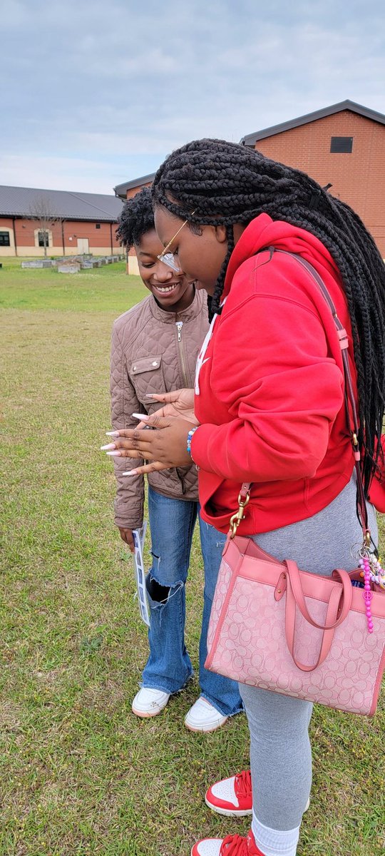 Having a great day with <a href="/MartinCoSchNC/">MartinCountySchoolsNC</a> 7th grade working with GLOBE Observer <a href="/NASAGO/">NASA GLOBE Observer</a>. Creating a bunch of #citizenscientists. Thankful for the partnership with <a href="/NCGSKFound/">NC GlaxoSmithKline F</a> to make this happen! #citizenscience <a href="/rmp4412/">Rachael Polmanteer</a> <a href="/CHudsonSTEM/">Cliff Hudson</a>