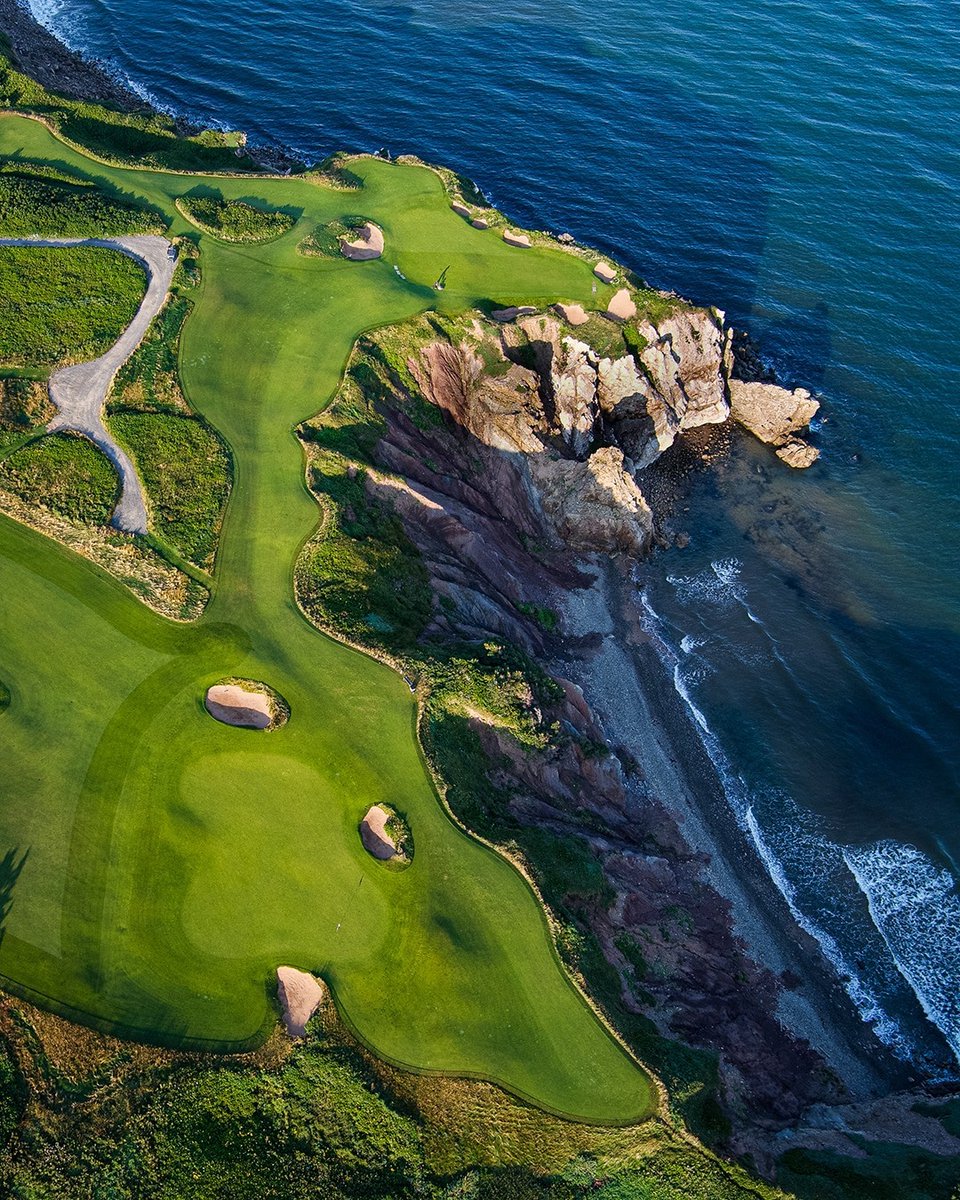 PrettyGolfHoles tweet media