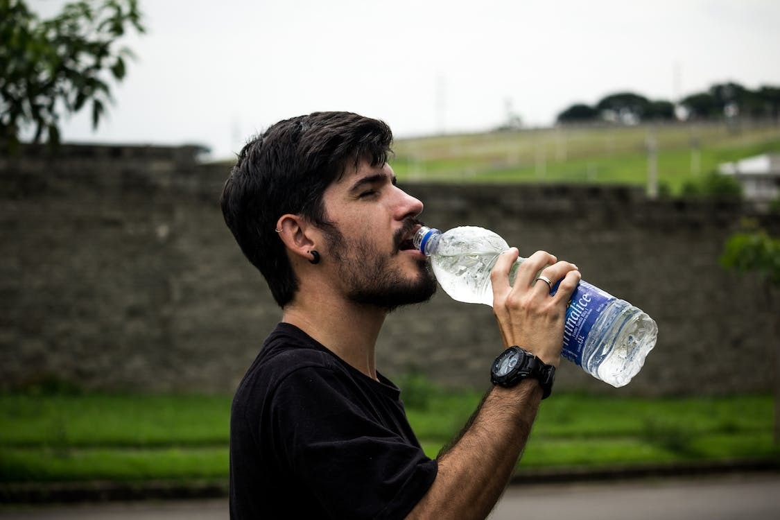 #DatoSaludable💪🏻| Señales de beber poca agua 🫗

Cuando la ingesta es menor a 3 vasos de agua al día:

▪️Dolor de cabeza 🤕
▪️Fatiga 🥱
▪️Calambres 😣
▪️Cambios de humor 😶
▪️ Dolores musculares 🙁

¡El agua es armonía para tu cuerpo!

#ALBAEsNuestramerica
