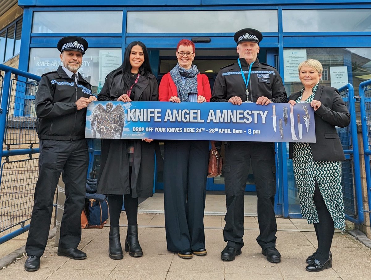 Launch the Knife Angel Amnesty with @WestYorksPolice ✅ 

Collect as many weapons as poss ✅

Make Bradford a safer place to live ✅✅✅✅

#KnifeAngel #Bradford #loseyourknifenotyourlife 
@WYP_BradfordC @BradfordCFT @wy_vru @Bradford_YJS @YouthBradford