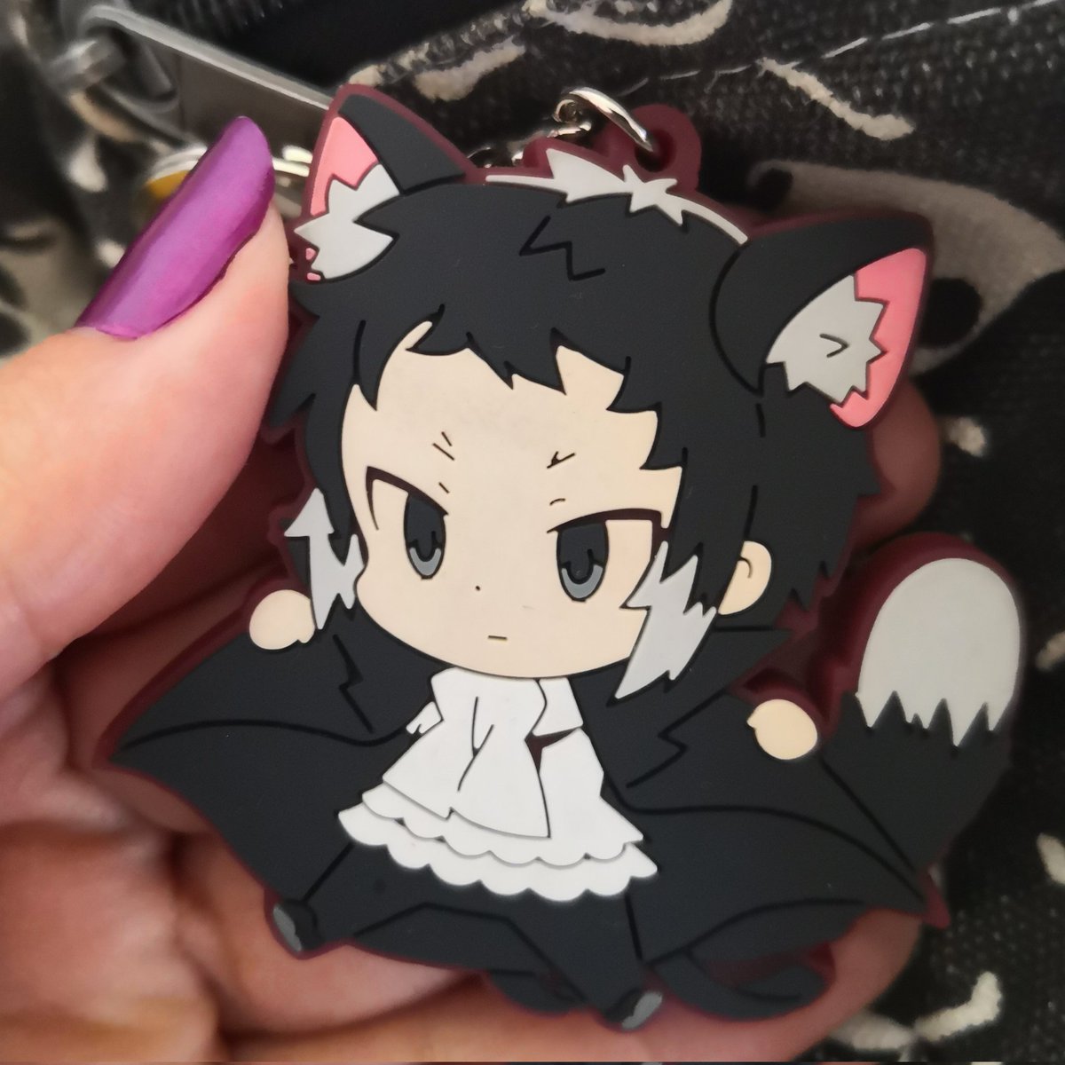 I FINALLY FOUND IT. I TRIED TO LOOK FOR PICS OF THIS KEYCHAIN EVERYWHERE AND I THOUGHT I GASLIT MYSELF INTO THINKING IT EXISTS. I TRIED MY LUCK W THESE BLIND BOXES BC THIS WAS THE DISPLAY ONE THEY HAD AND ALL I GOT WAS THIS STUPID FUCKING WET CAT