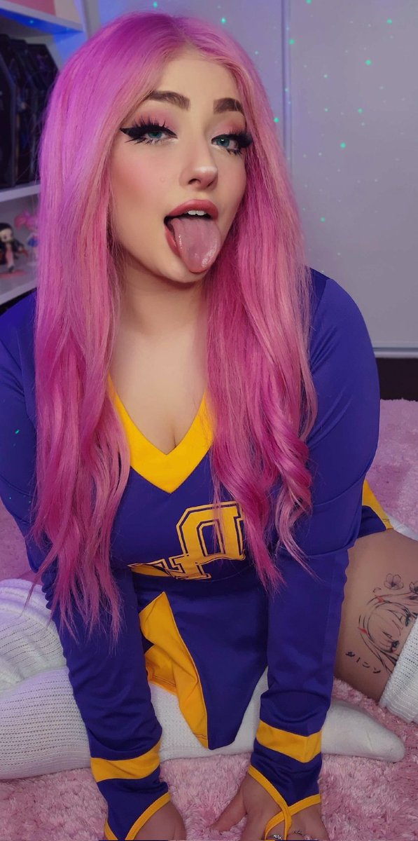 JasminFoxe's tweet photo. Here to cheer you on! 🥳 https://t.co/R6H2gMFMBc