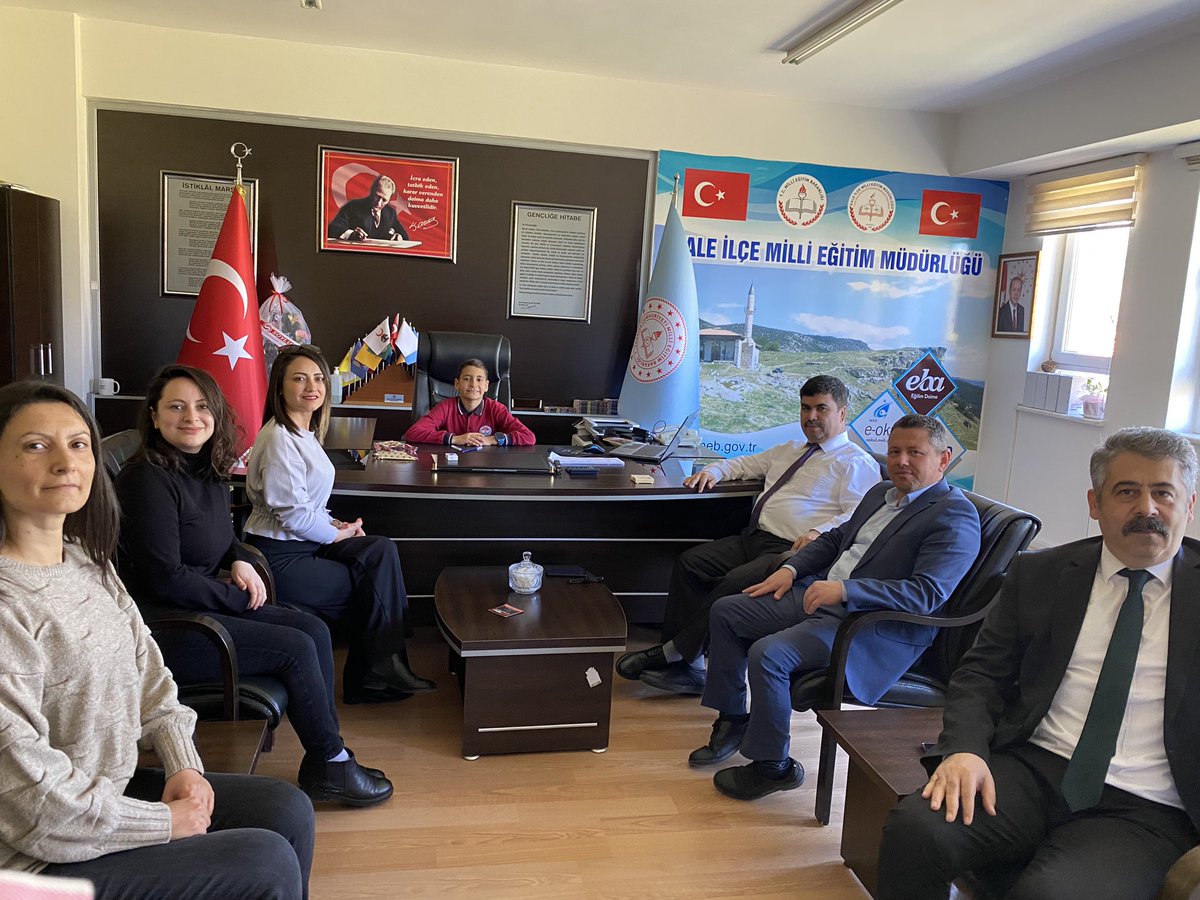 23 Nisan Ulusal Egemenlik ve Çocuk Bayramı Etkinlikleri kapsamında makam ziyaretleri yapılıyor.Makamını <a href="/kalekemalaraci/">Mehmet ve Kemal Aracı İO</a> öğrencisi Melih TEKİN’e devreden İlçe Milli Eğitim Müdürümüz Sn Nurettin TIKIM, öğrencimizle sohbet etti, projelerini dinledi. 
<a href="/totak2066/">Nurettin TIKIM</a> 
<a href="/kalemem20/">Kale İlçe Milli Eğitim Müdürlüğü</a>