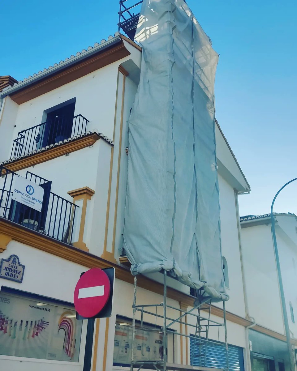alquilernevada's tweet photo. #montaje de #andamio y #lonadeseguridad para #reforma integral en #vivienda #unifamiliar

#Zaidín #Granada 

Seguimos...

☎️ 958573152
https://t.co/DQHhPjZuP5

#andamios #alquilerdeandamios #andamiosengranada
#torres #cimbras #vallas #encofrados #puntales #trabajosenaltura https://t.co/C3RhepgSei