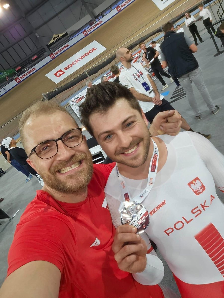 PZKol (@pzkolarski) on Twitter photo Przypominamy raz jeszcze, że dzisiejszej nocy Mateusz Rudyk zajął świetne 2. miejsce podczas Pucharu Narodów w kanadyjskim Milton‼️🥈
Wielkie gratulacje dla Mateusza oraz dla trenera Igora Krymskiego! 👏🏻
📸 UCI
<a href="/SPORT_GOV_PL/">Ministerstwo Sportu i Turystyki</a>
@PKOL_pl Przypominamy raz jeszcze, że dzisiejszej nocy Mateusz Rudyk zajął świetne 2. miejsce podczas Pucharu Narodów w kanadyjskim Milton‼️🥈
Wielkie gratulacje dla Mateusza oraz dla trenera Igora Krymskiego! 👏🏻
📸 UCI
<a href="/SPORT_GOV_PL/">Ministerstwo Sportu i Turystyki</a>
@PKOL_pl