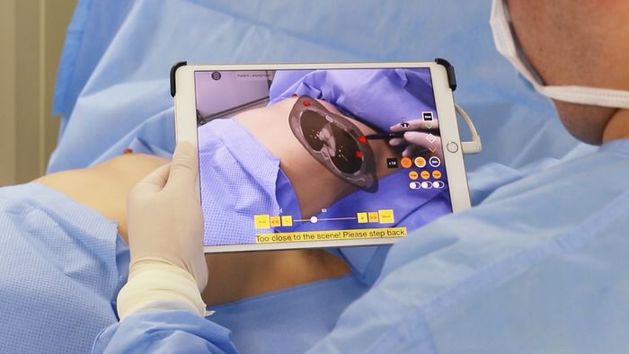 How #5G Is Helping Surgeons Operate With Greater Precision 

Using augmented-reality technology, doctors can hold a tablet PC above a patient’s chest and see the precise location of tumors and tissues wsj.com/articles/5g-in…