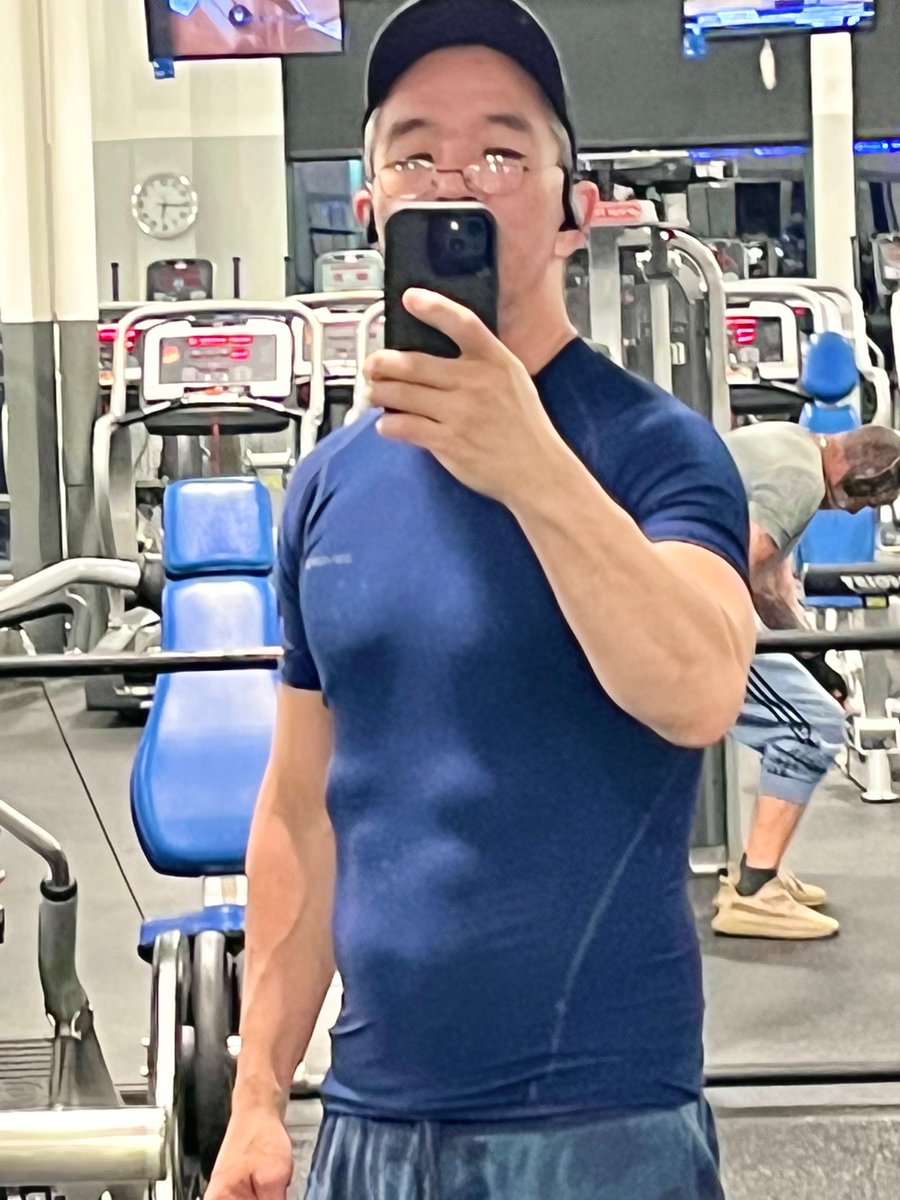 CaryKelly11's tweet photo. First time I saw my mom after losing a bunch of weight and cutting a few muscles in the gym, I heard her say “Is that my son?”, as I was getting out of the car.

Becoming unrecognizable has been so much fun and I’m just getting started. https://t.co/fDaVG5S3cP