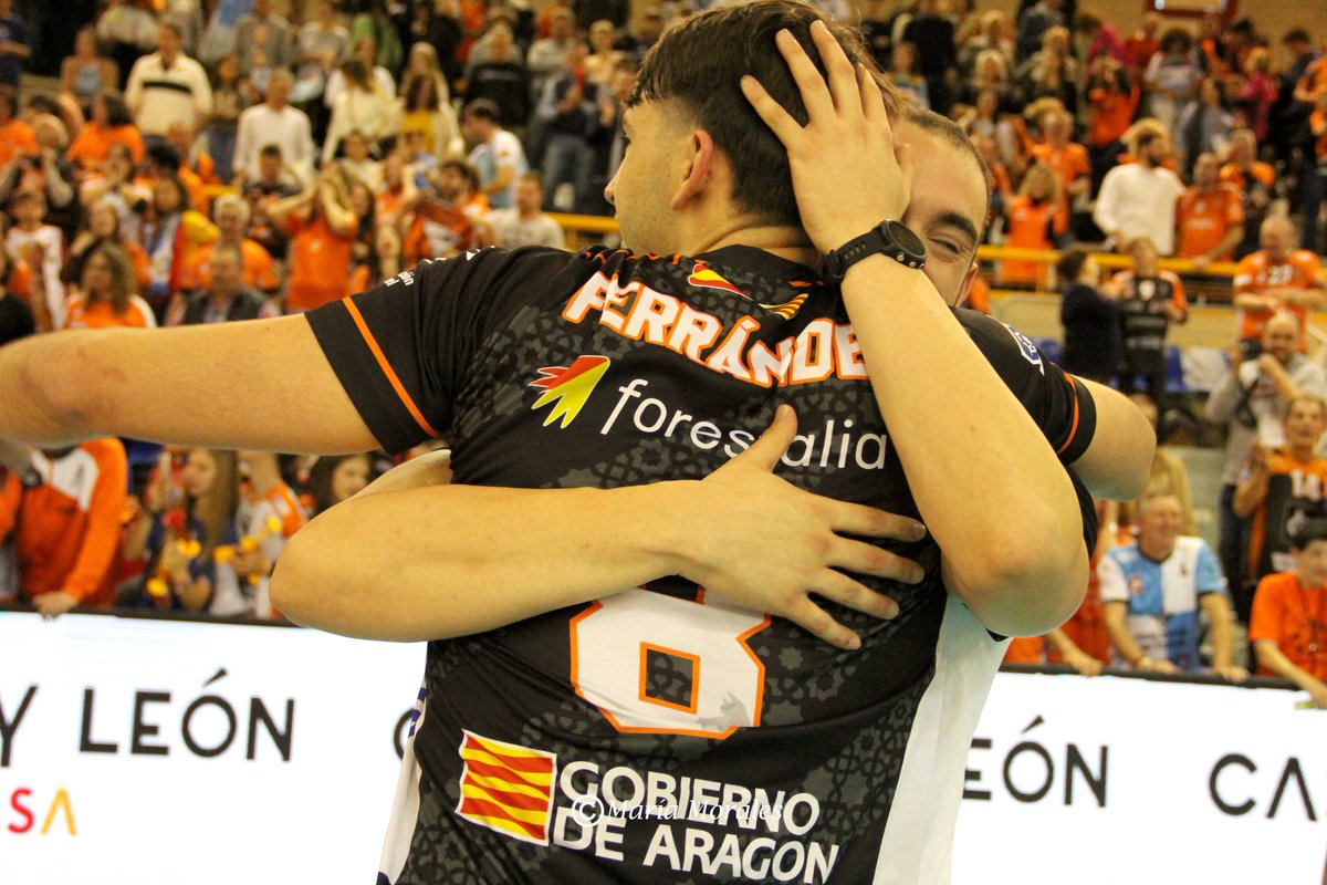 emilioferrm's tweet photo. Caer y volver a levantarse.
La mejor temporada de mi vida, junto a gente maravillosa, agradecido de corazón a cada uno de mis compañeros y al cuerpo técnico. Por último agradecer a la afición el apoyo y el cariño que nos transmiten siempre, sois la mejor afición de ESPAÑA🧡 https://t.co/jMqwS14uyW