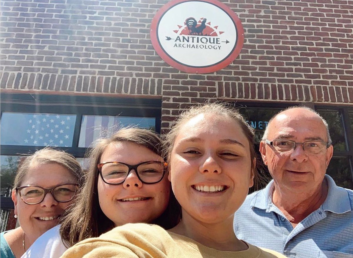 The weekends are for pickin’ and family road trips to @antiquearchaeology 🚐❤️ Thank you to everyone who stopped out to see us this weekend! Stop in to our #Nashville or #LeClaire shop this week to check out fresh new picks and our new spring home collection!