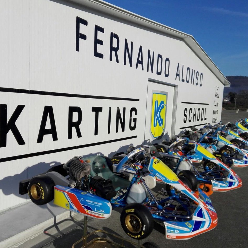 MundoGT's tweet image. Te gusta el karting? Y el simracing?

Participa en este SORTEO de una plaza para este eventazo:
1⃣ Haz RT del tweet
2⃣ Síguenos, y a @_MagGaming_ y @GalaSimKarting 
3⃣ Nombra amig@ que le daría envidia si te toca...

Ganador/a el día 1, ¡una semana para participar!