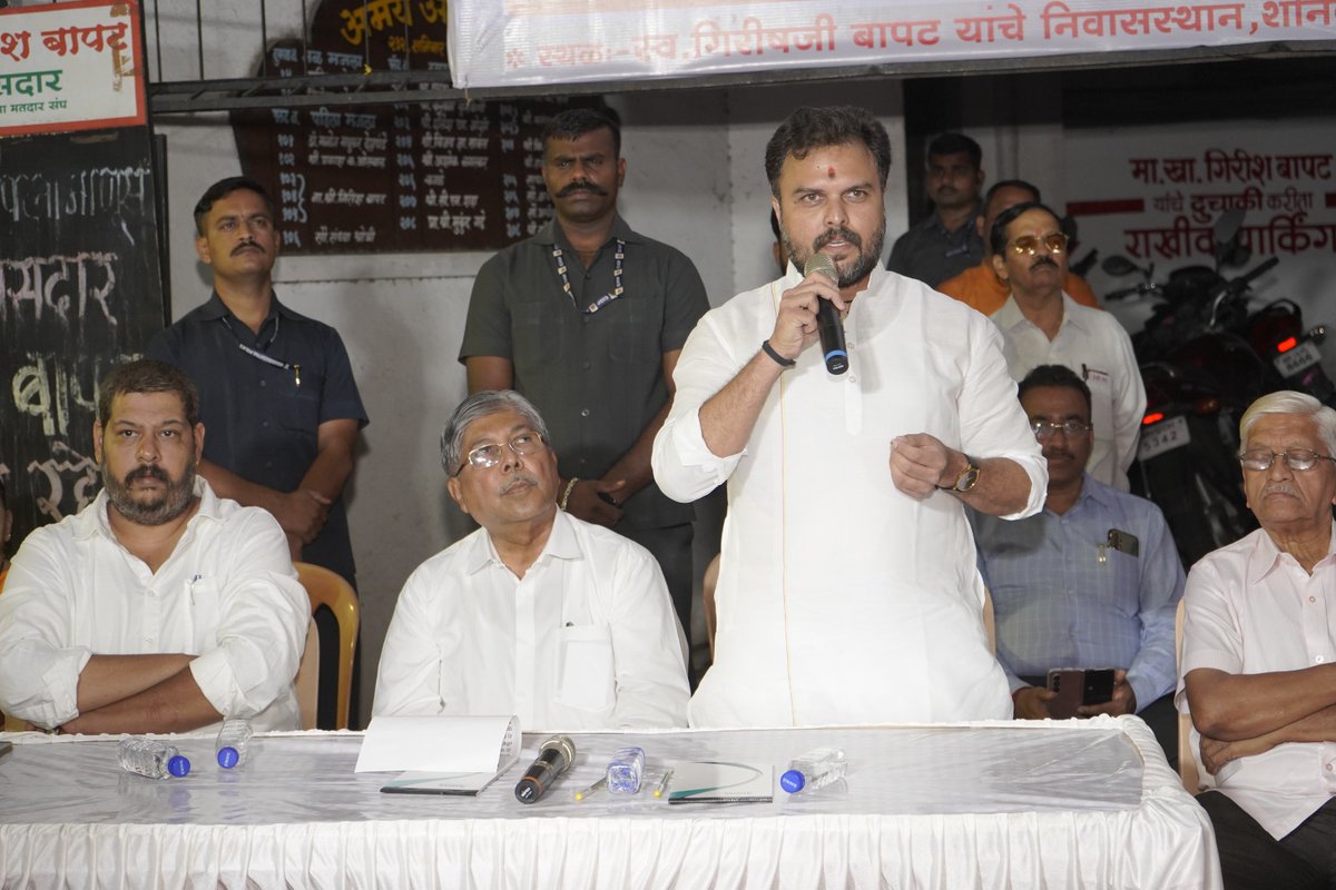 bapumankarbjp's tweet photo. स्व. बापट आठवले स्मरणार्थ रुग्णवाहिकेचे लोकार्पण.!
राघवेंद्र (बापू) मानकर मेडिकल फाउंडेशन चा उपक्रम
#RBMMF 
वाचा सविस्तर..
https://t.co/vGWS9gWrem

@ChDadaPatil 
#Health #Ambulance #MedicalFoundation #GirishBapat #SandipAthavle https://t.co/ZmdFTnYggk
