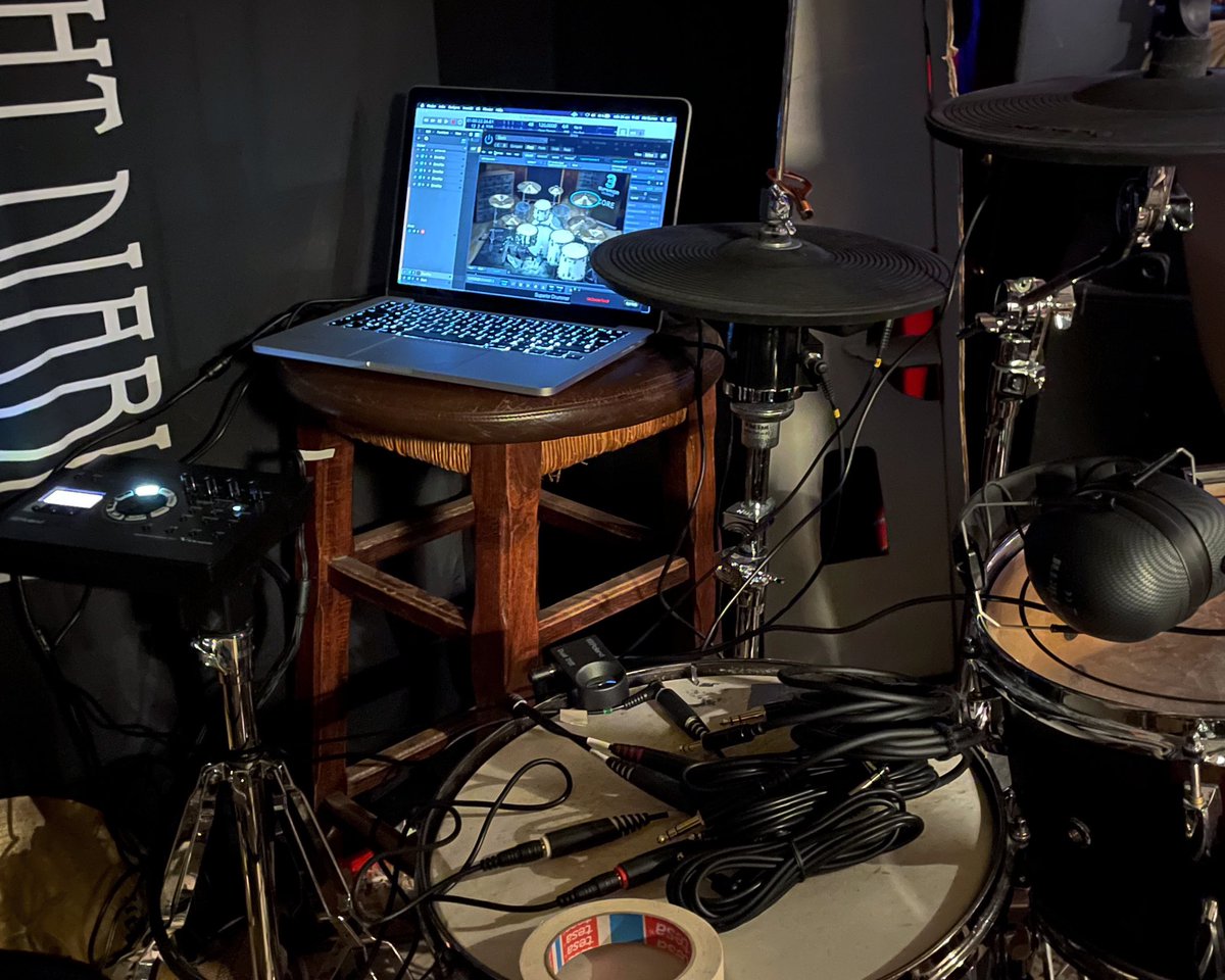 pmsaari's tweet photo. Figuring things out. #PMSaari #BeyondDimensionsStudio #studiointhebox #recordinginthebox #rolanddrums #hybriddrums #hybriddrumset #drumrecording #rolandmodule #rolandtriggers #drumsplitter #drumtec #toontrack #superiordrummer3 #superiordrummer #apple #logicpro https://t.co/dgxPon8EWg