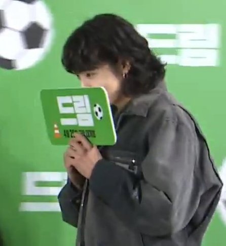 jungkook got so shy 😭