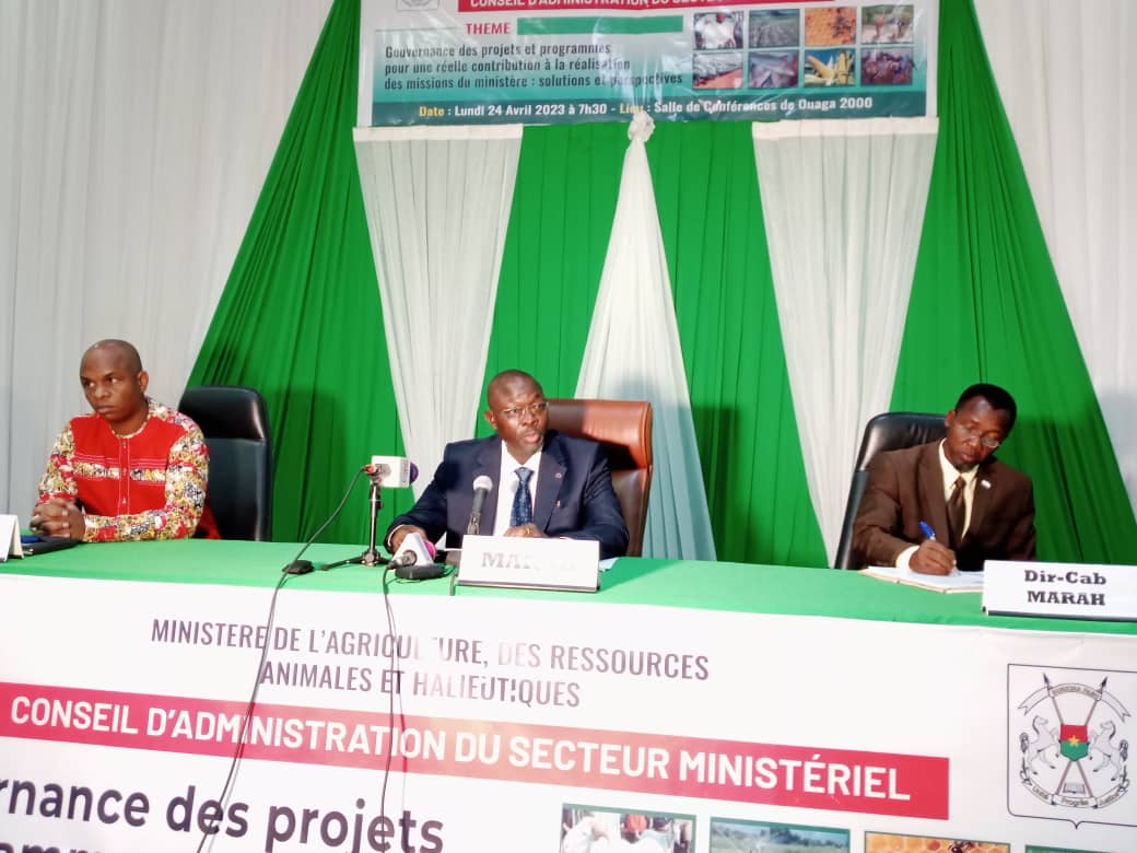 MGJKOUAMAN's tweet photo. Agriculture : Un besoin céréalier de 72 000 tonnes pour la population 

Au cours de la campagne, le pays a atteint une production de 5,18 millions tonnes...

https://t.co/YiEVZwPwN0

 #Latribunedufaso https://t.co/SkE6ONrhPg