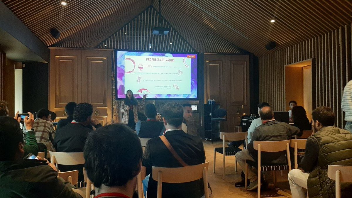 nigal_'s tweet photo. O pasado venres, Lara Neira, a nosa CEO, participou no evento #Startup Congress Galicia presentando #LIBATIO. Grazas á @BFactoryFood e á organización @laconnetwork por permitirnos formar parte deste importante evento! https://t.co/qwSRdmXB9v