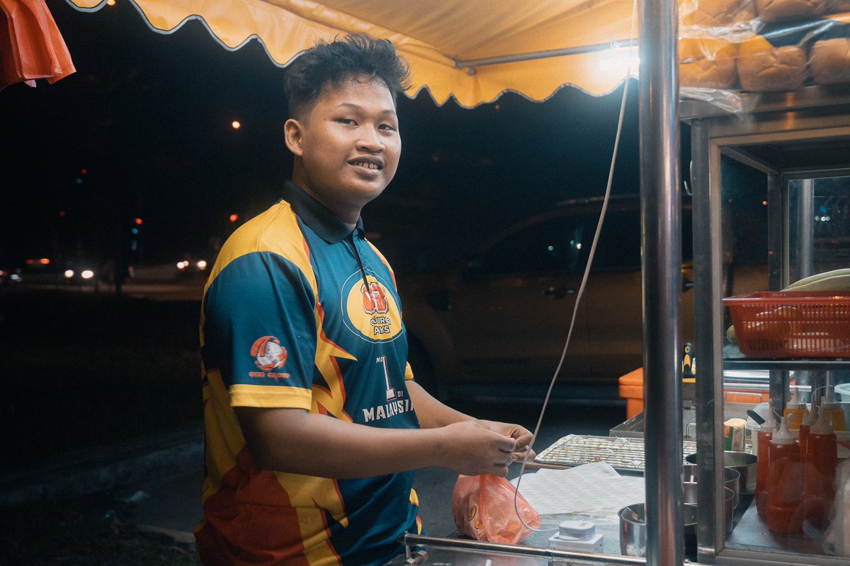 Malaysia Classic Street Burger🍔
.
.
#ourstreetdays #streetsvision #urbanandstreet #streetleaks #storyofthestreet #madewithlightroom #streetclassics #streetphotography #a6400 #sigma2470art #sigma2470dgdn #sonyalpha #sonya6400 #adobelightroom #lightroom #街拍 #街頭攝影 #lightroom