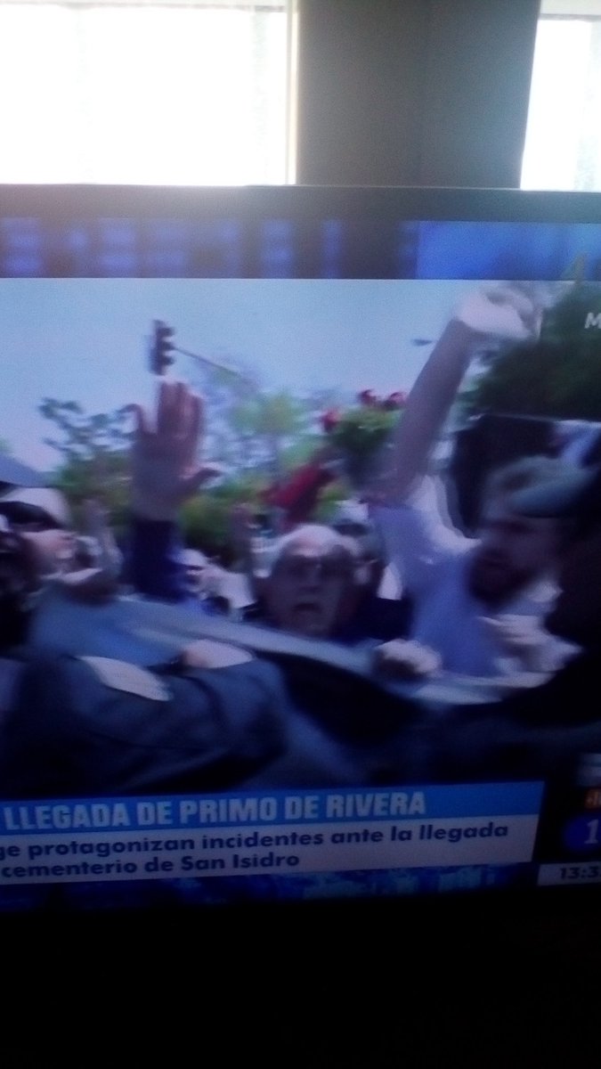 WyomingGran's tweet image. #HablandoClaro24A están poniendo los fascistas de babas a la @policia bonitos...
Hoy toca limpiar el uniforme agentes!!!

Sacad las porras hombre, que para eso os pagamos!!! 
Y lo que están haciendo es ilegal y lo sabéis!!! 
#PrimodeRivera