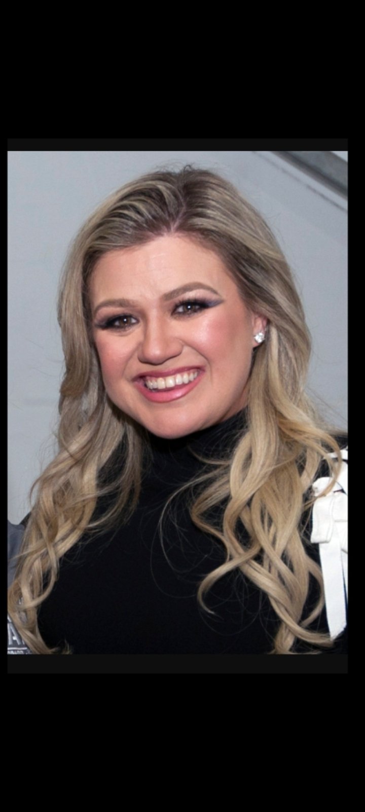 Happy 41st Birthday!!! Kelly Clarkson!!! 