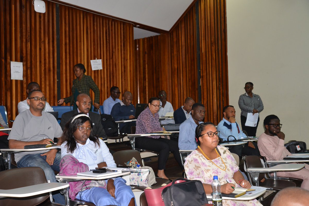 KEMRI, in collaboration with <a href="/AfricaCDC/">Africa CDC</a>, is holding a five day  workshop on scientific writing and review  of research articles for scientists drawn from 15 Public Health Institutions across Africa 🌍 

@AfricaPGI
1/2
