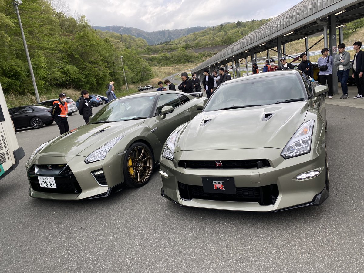 kisaragi_awano's tweet image. R35 GT-R T-Spec
左が2023モデル、右が2024モデルだそう🩶
どっちが好き？😙🩶

#GTR 
#R35 
#TSpec