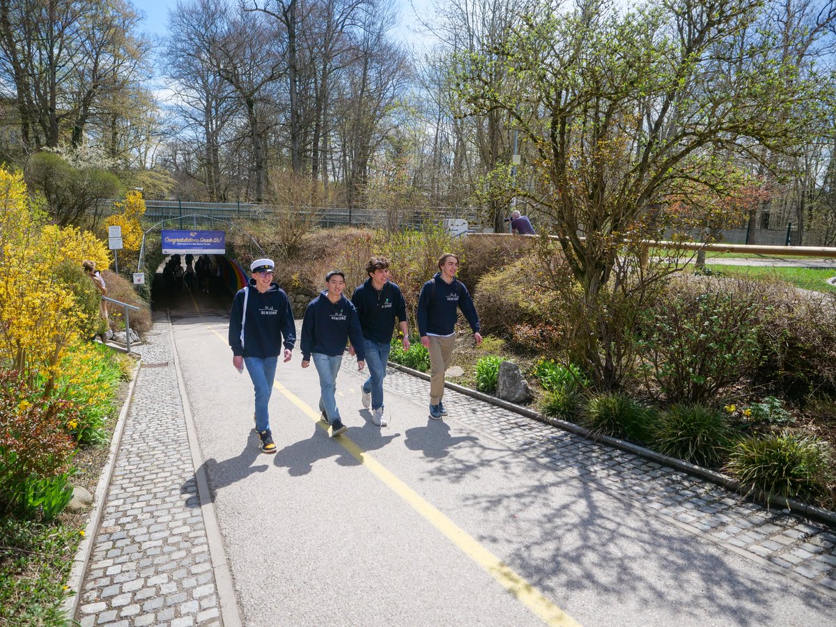 Munich International School tweet media