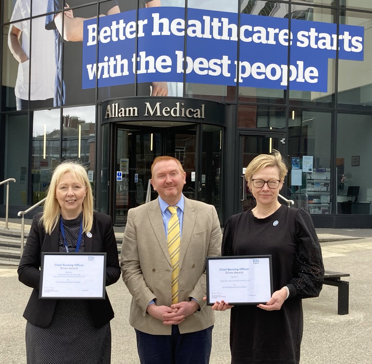 I was honoured to present the Chief Nursing Officer Sliver Award for outstanding service to nursing to both Victoria Hewson &amp; Lizzie Ette from <a href="/UniOfHull/">University of Hull</a> today. Thank you for everything that you are both doing 👏🏻👏🏻👏🏻#teamCNO #AllOurHealth