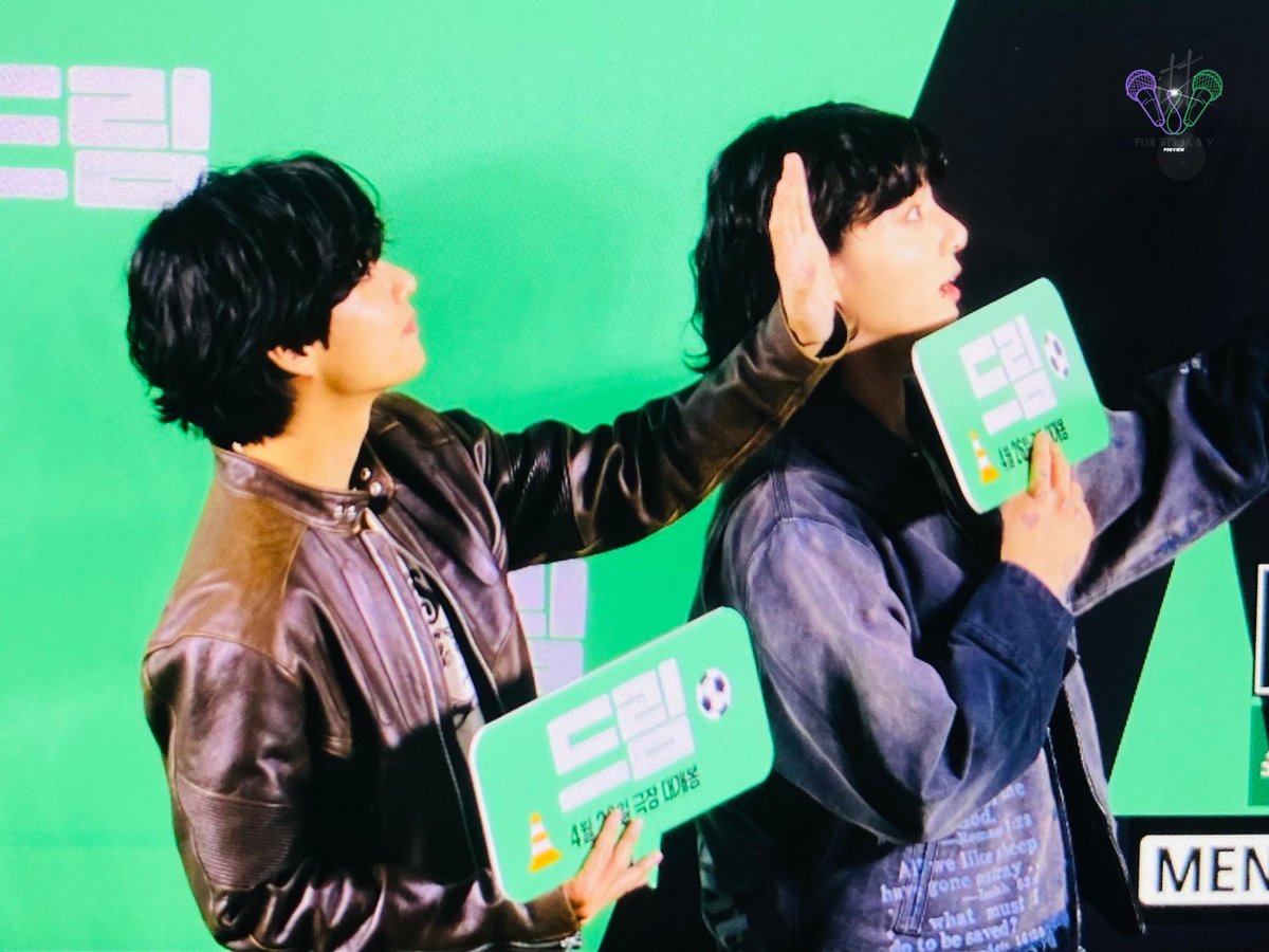 ItTakesTwoKookV's tweet photo. 230424 정국 뷔 시사회

ㅠㅠㅠㅠㅠㅠㅠㅠㅠㅠㅠ

#Jungkook #Taehyung #정국 #태형
#방탄소년단
@BTS_twt https://t.co/vkBm3aqx3C