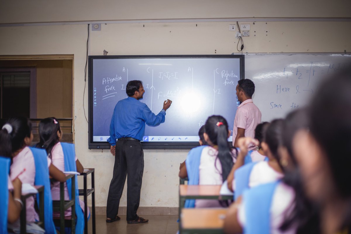 kissfoundation's tweet photo. Math ≠ Boring

Our teachers constantly find ways to keep students motivated through interactive activities such as math games, puzzles, and real-world applications. #MondayMotivation https://t.co/ITDg3rbl5C