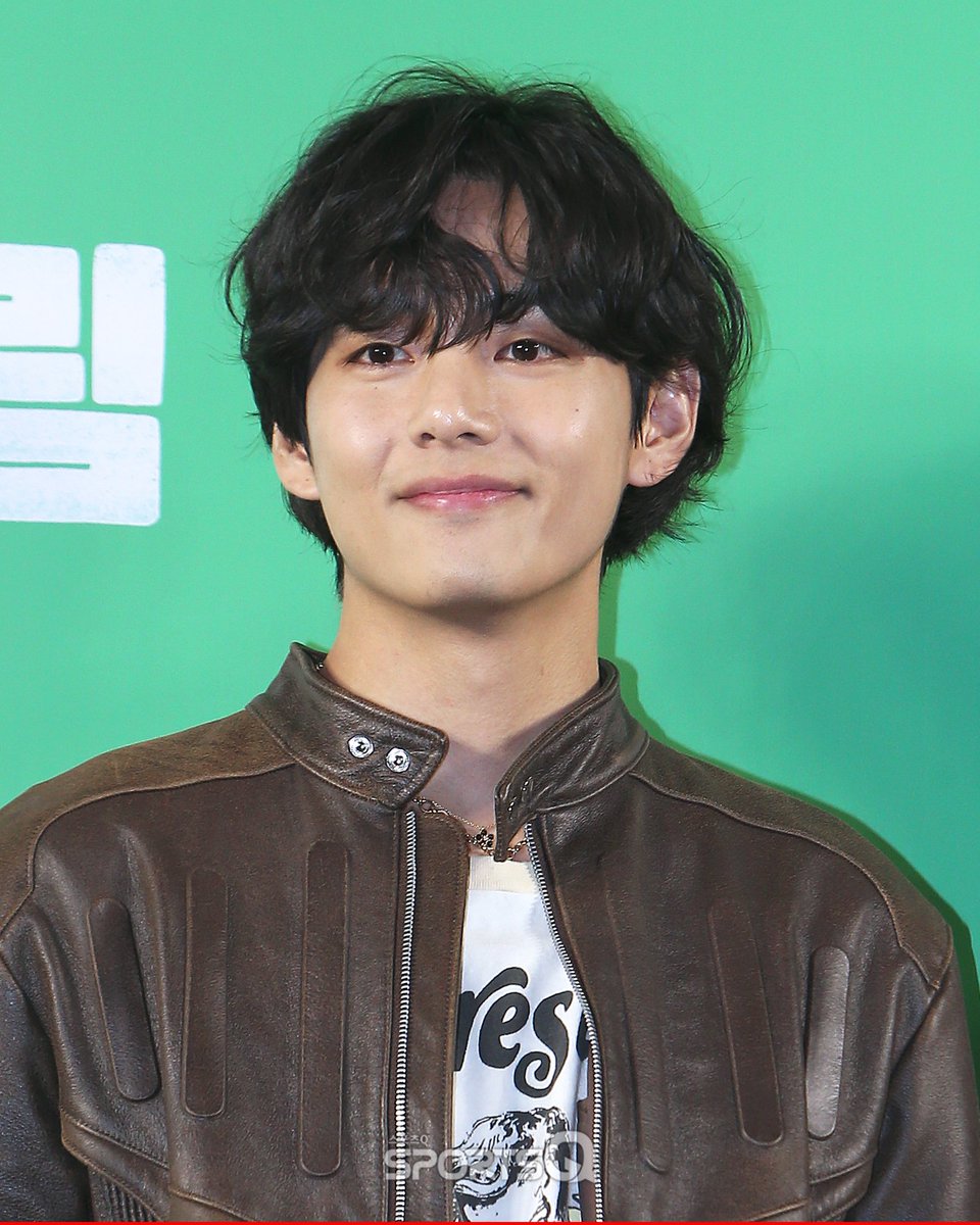 sportsqnews's tweet photo. [#포토Q] 230424 #BTS #뷔 영화 #드림 VIP 시사회

📌https://t.co/SuReGbntLm

#V #TAEHYUNG #TaehyungDreamPremiere https://t.co/Ud8K25pcXM