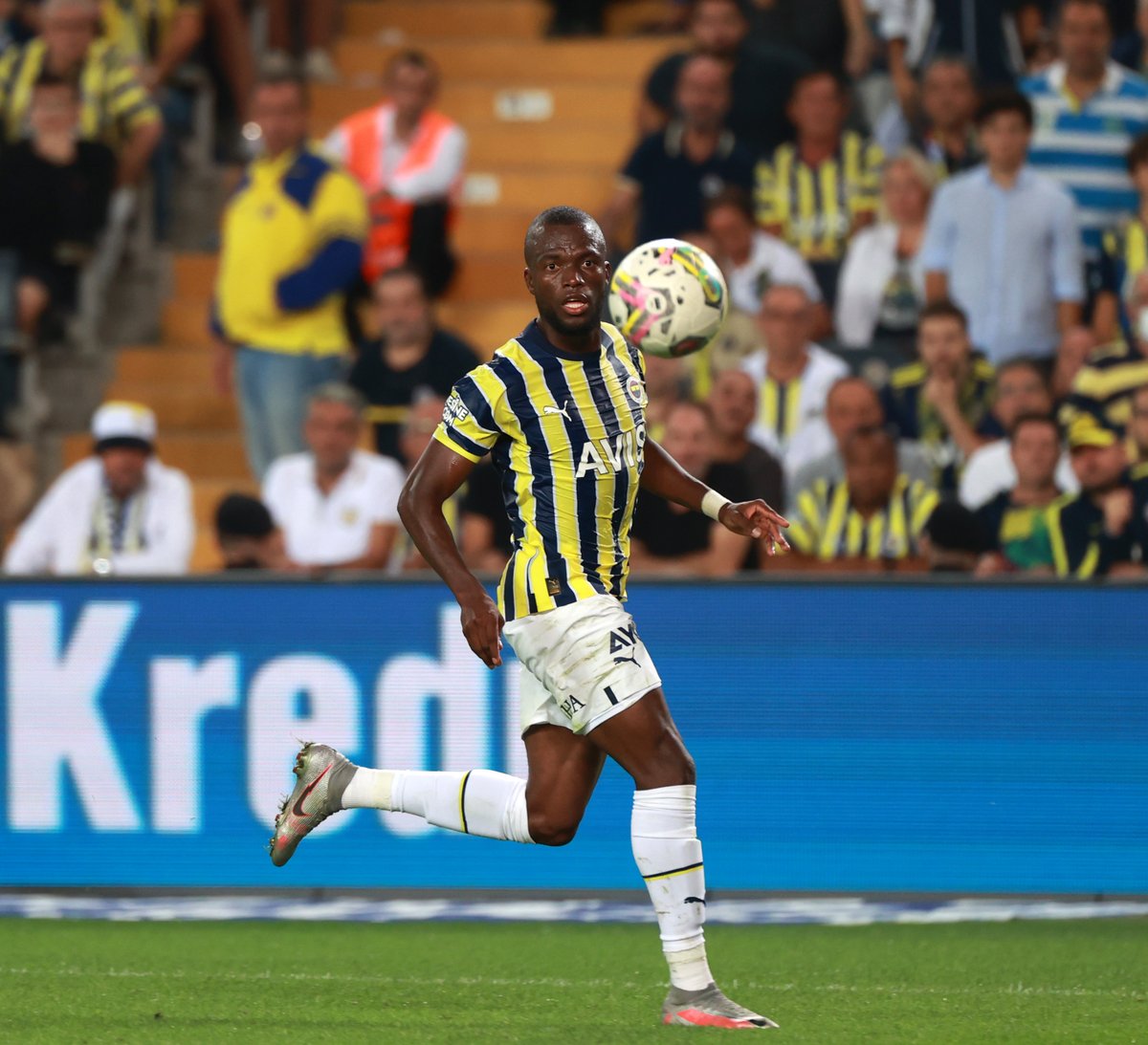 VOLEapp's tweet photo. 🚨 İstanbulspor maçı öncesi Fenerbahçe'de altı oyuncu sarı kart sınırında bulunuyor.

🟨 Serdar Aziz
🟨 Enner Valencia
🟨 Miha Zajc
🟨 Gustavo Henrique
🟨 Willian Arao
🟨 Emre Mor https://t.co/Fn3tKMTOUF
