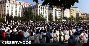 Portugal tem o dever de acolher bem, mas temos de ter cuidado com a invasão cultural e religiosa. E acima de tudo, não podemos em nenhuma circunstância atribuir aos estrangeiros ou às minorias benefícios que os portugueses comuns não têm!