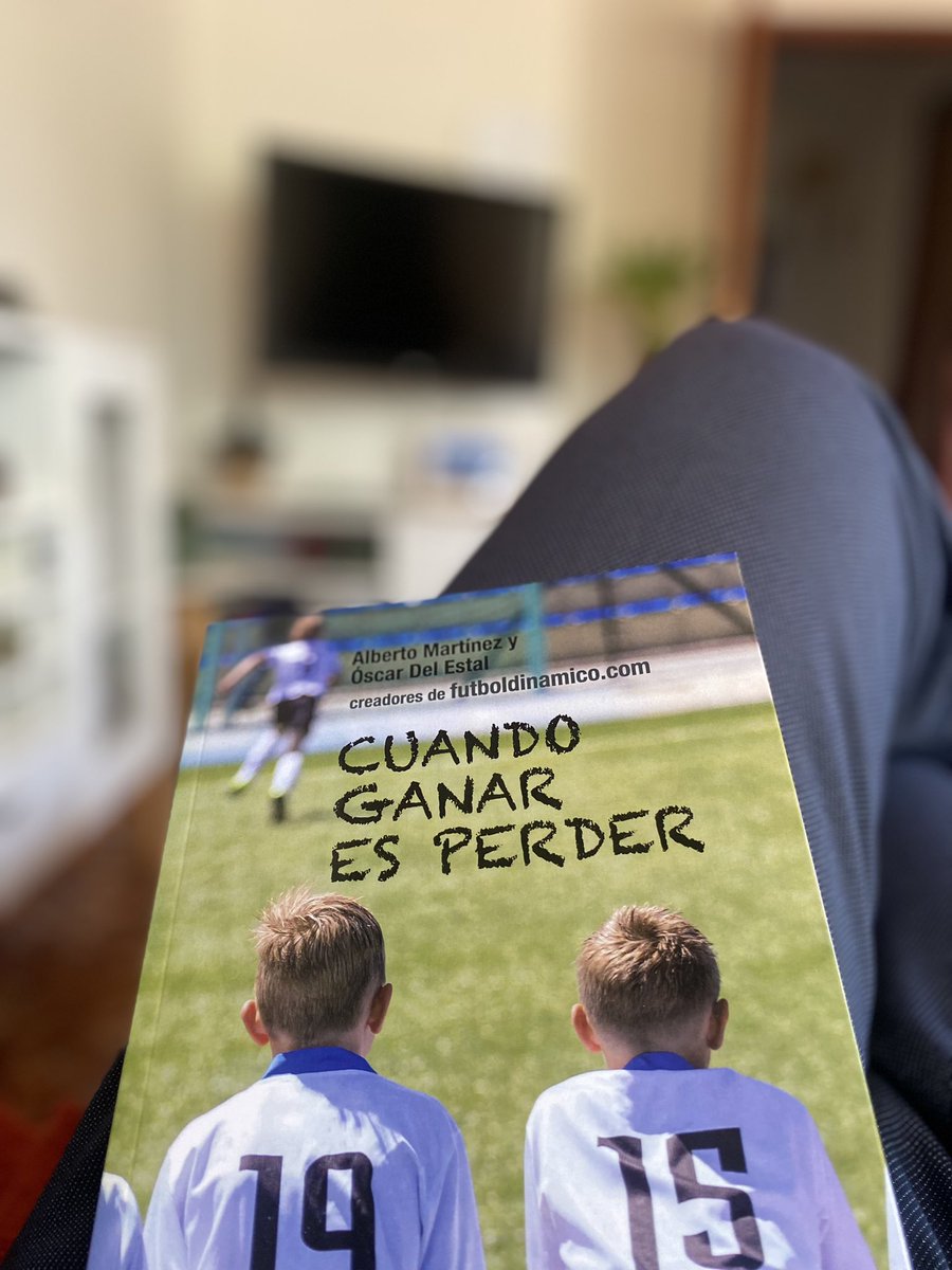 gxavi84's tweet photo. Ayer me regalaron este libro de @super_martinez , sincerament antes de ponerme con el , pense que seria un libro de topicazos de FB, pero la verdad, me lleve una muy grata sorpresa, os lo recomiendo, os hará reflexionar. Me lo leí en un día. #cuandoganaresperder 
#SantJordi2023 https://t.co/UqivmqFFZ6