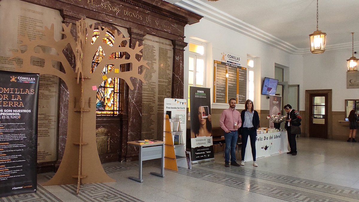 EditComillas's tweet image. Hoy, para celebrar el #DiadelLibro2023 en @UCOMILLAS, hemos montado puestos en los vestíbulos con libros solidarios a beneficio de @Entreculturas y su proyecto &apos;Somos Amazonía&apos;. Pásate a coger el tuyo y celebrar la lectura.