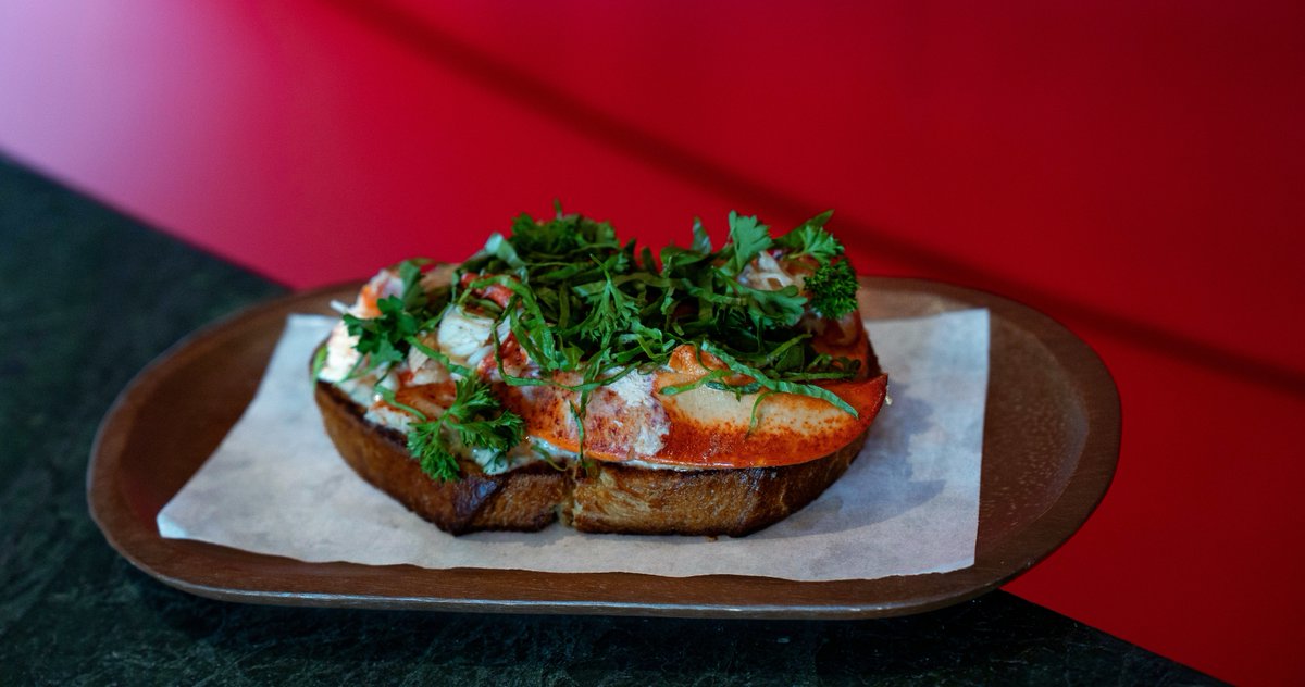 The perfect way to start the week! Happy Monday!! 😋🍴 
#NewsCafe #SouthBeach #MondayMotivation