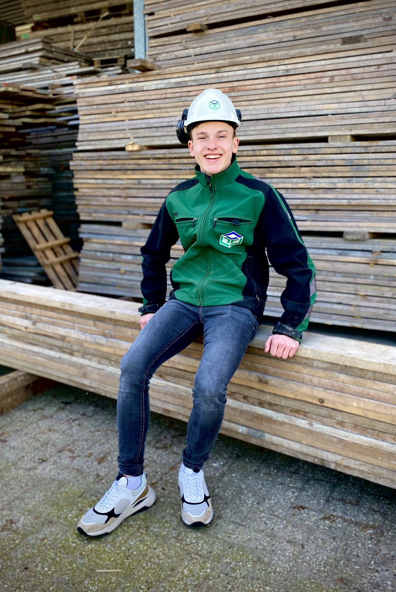 STAGE 🦉| Vandaag staat Sjimmie Willems in de startblokken! Hij loopt de komende tien weken stage op diverse bouwplaatsen in de gemeente Gemert. Sjimmie volgt de opleiding middenkaderfunctionaris Bouw en Infra aan het ROC Nijmegen. We wensen je veel succes en plezier, Sjimmie!