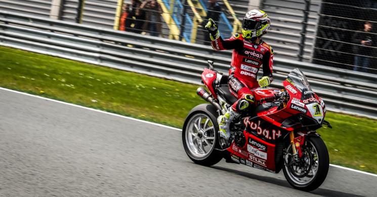 dcs_81's tweet photo. Otra más para Bautista: el español gana la Superpole Race dando la estocada a Rea y Razgatlioglu https://t.co/mDuto3Po11 https://t.co/6K32NxwKBM