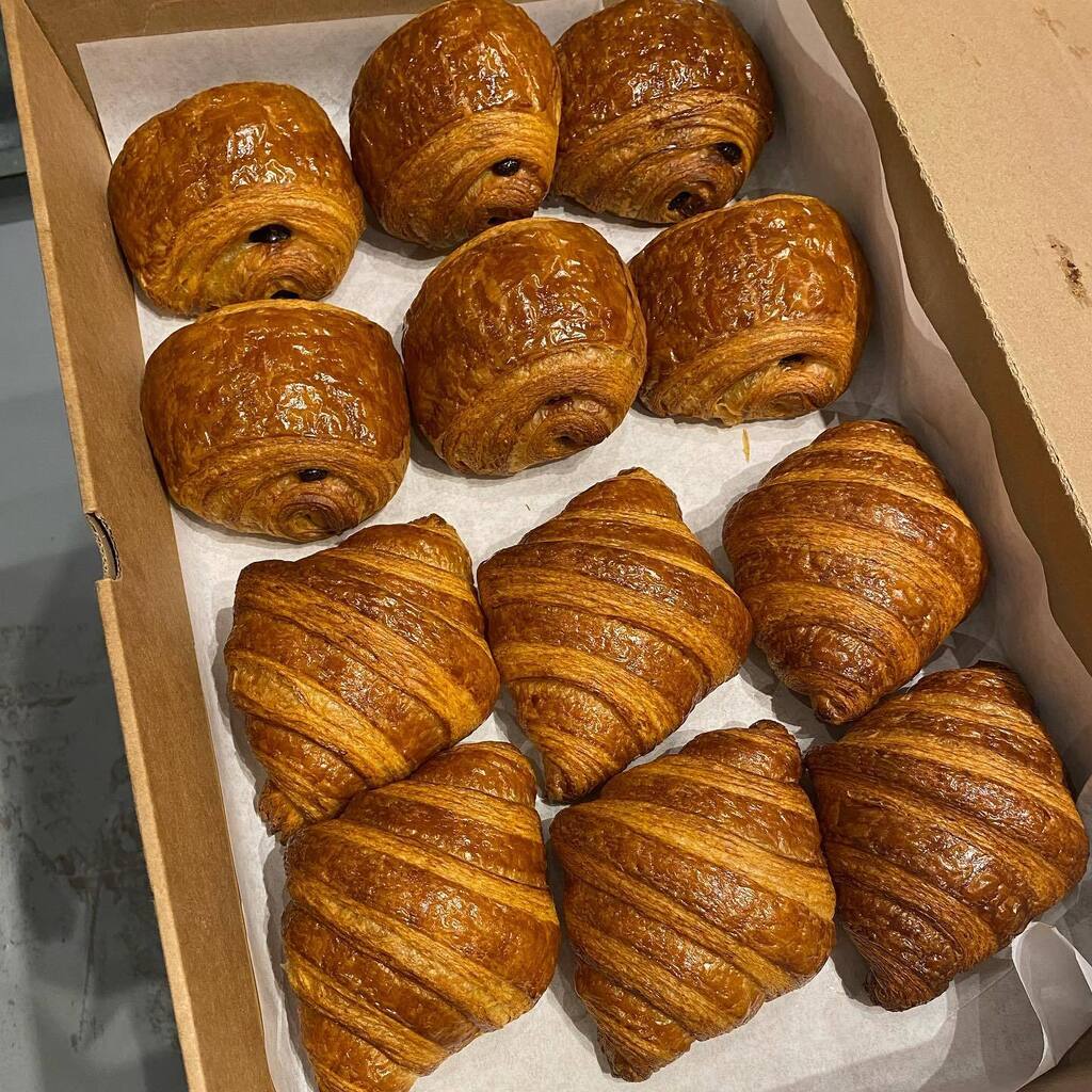 🥐 pastry box heading out… #croissant #painauchocolat  #sourdough #naturallyleavened #phillyeats #phillybaker #eastpassyunk #bbga #breakfast #eaterphilly #yophillymag #foobooz instagr.am/p/Crasalyu4H1/