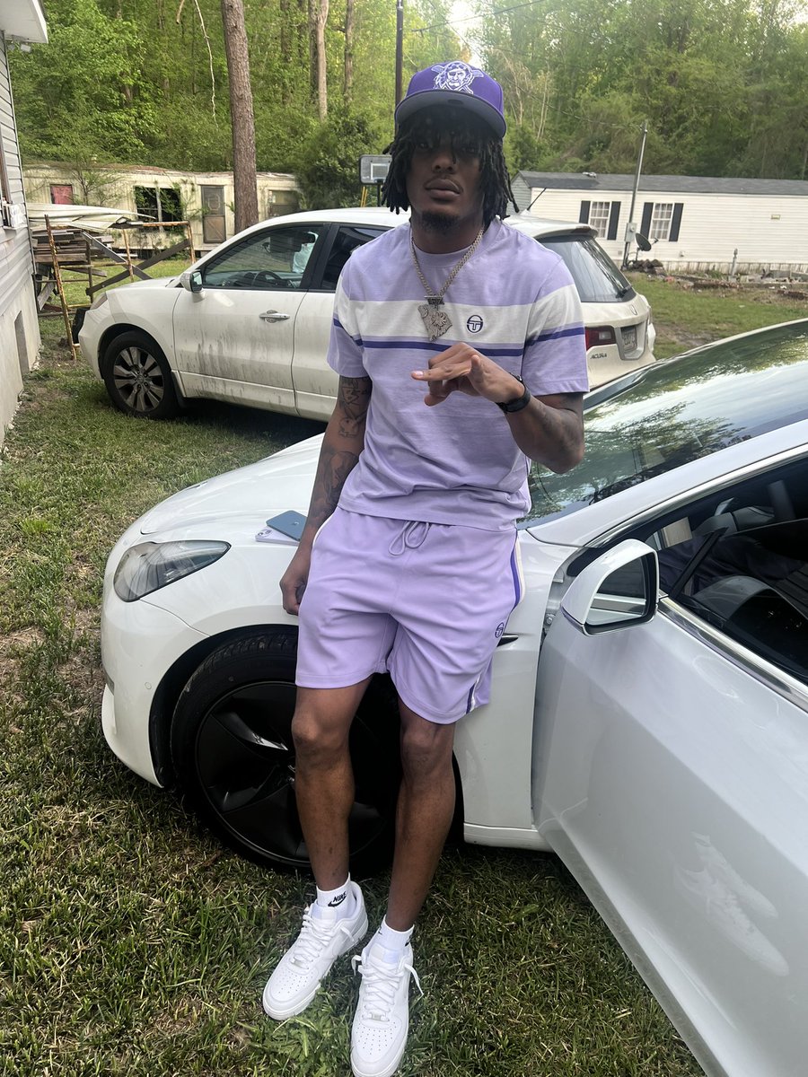 collins_tez's tweet photo. Ion even know why I have twitter 🤦🏾‍♂️ https://t.co/3lLiyobvGQ