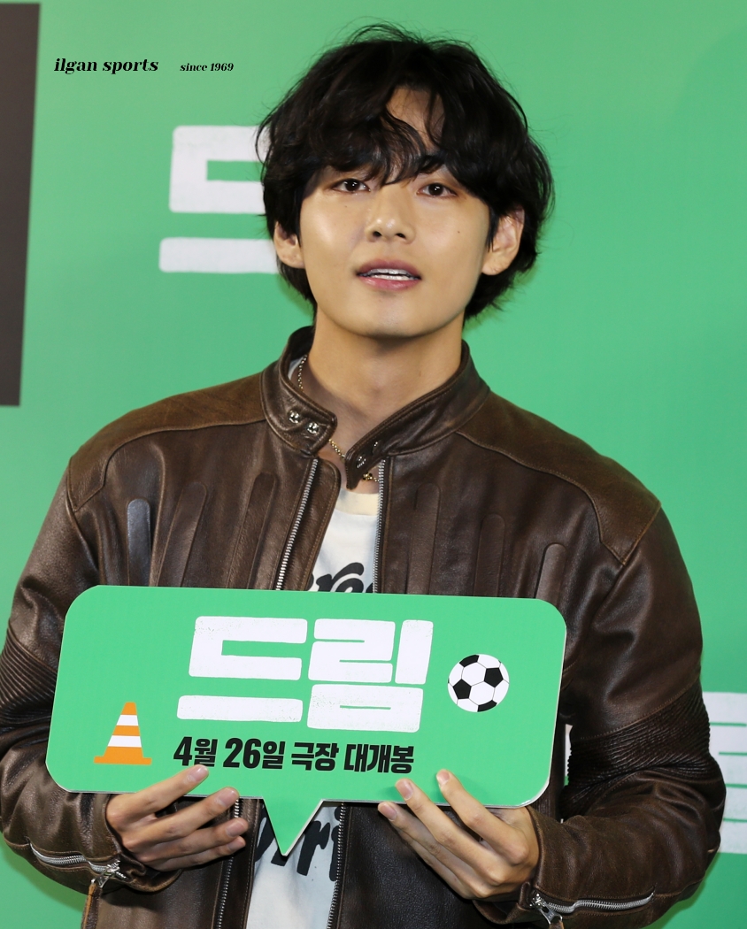 ilgansports's tweet photo. 230424 방탄소년단 뷔 영화 '드림' VIP 시사회

가죽자켓 입은 김태형 분위기 최고,,

📸 https://t.co/z4PARGnzDn

#뷔 #V #김태형 #KIMTAEHYUNG #BTSV
#방탄소년단 #BTS https://t.co/HQOLmJ2D4H