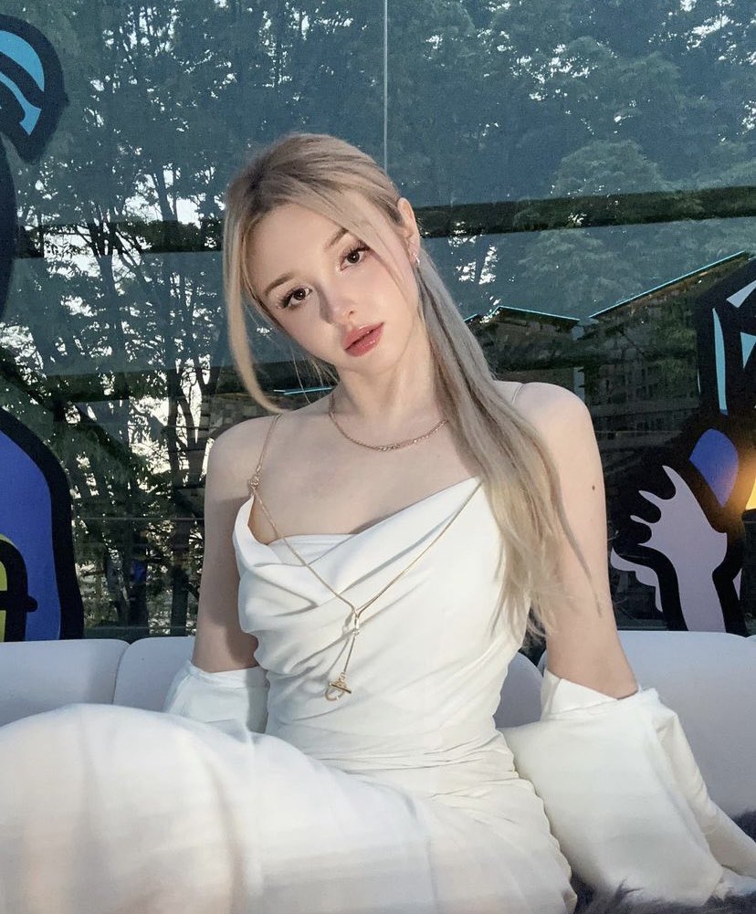 elina__422's tweet photo. It was the best birthday 🤍Thank you for all your gifts  and message 🥰
너무 행복한 생일 보냈어요 다들 감사해요 https://t.co/c2XIbDpZXI